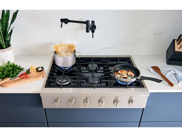 Bosch 800 Series industrial-style gas ranges and rangetops 
